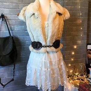 2-piece outfit: forever21 lace top & faux fur vest